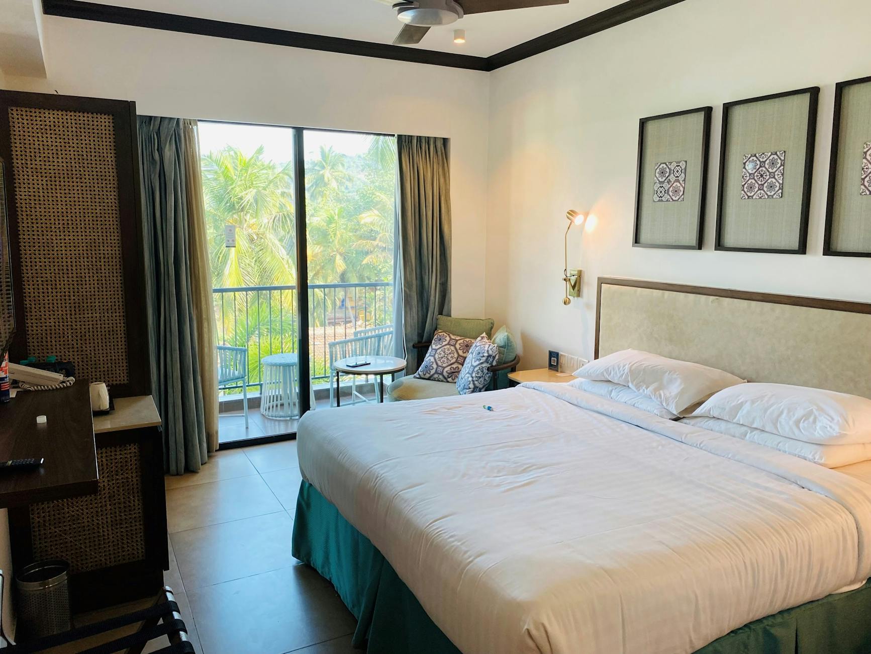 Boutique hotel room with tropical decor in Key West — charming accommodation options in Key West