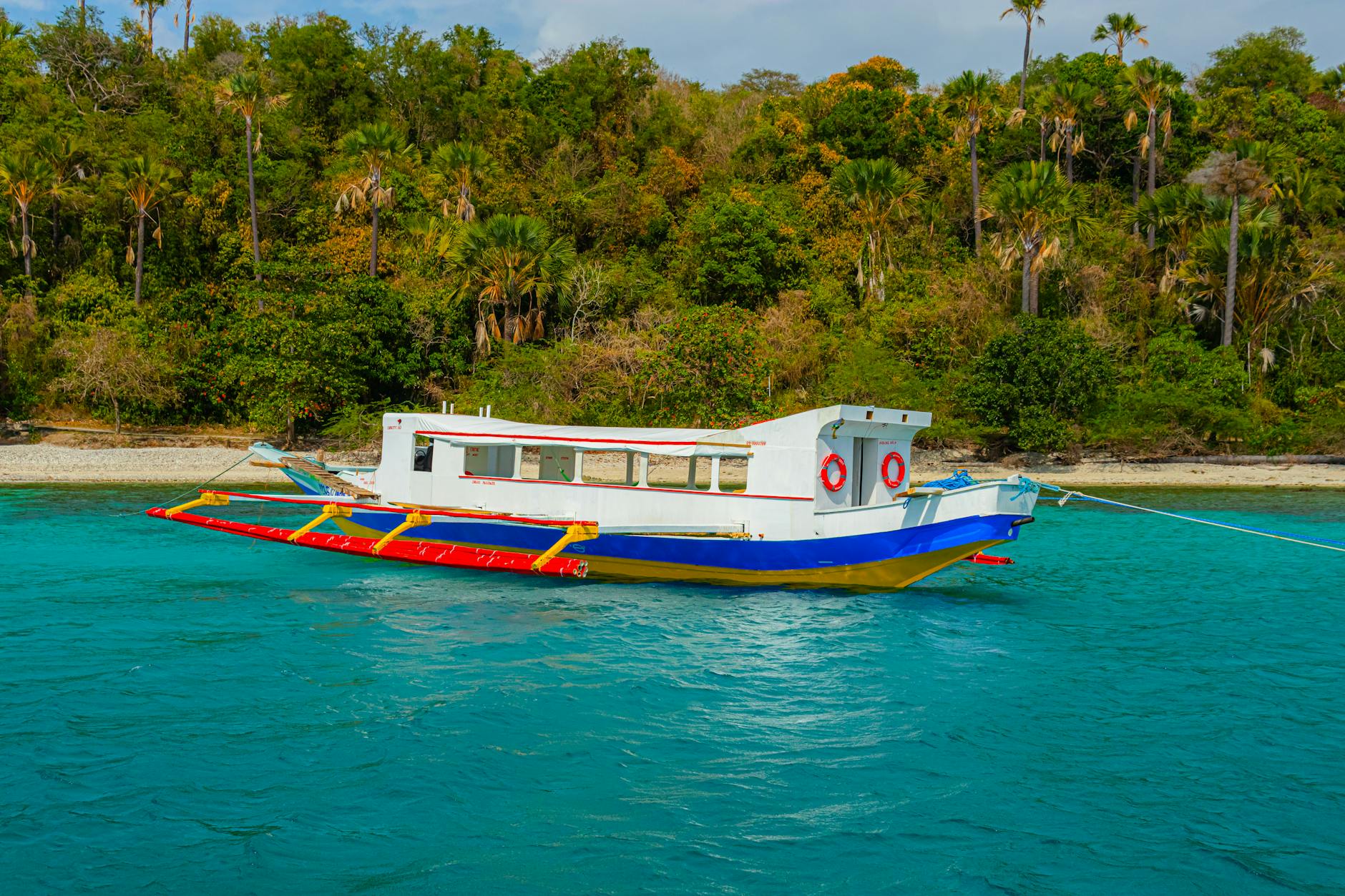 Boat tour cruising through the turquoise waters surrounding the Florida Keys