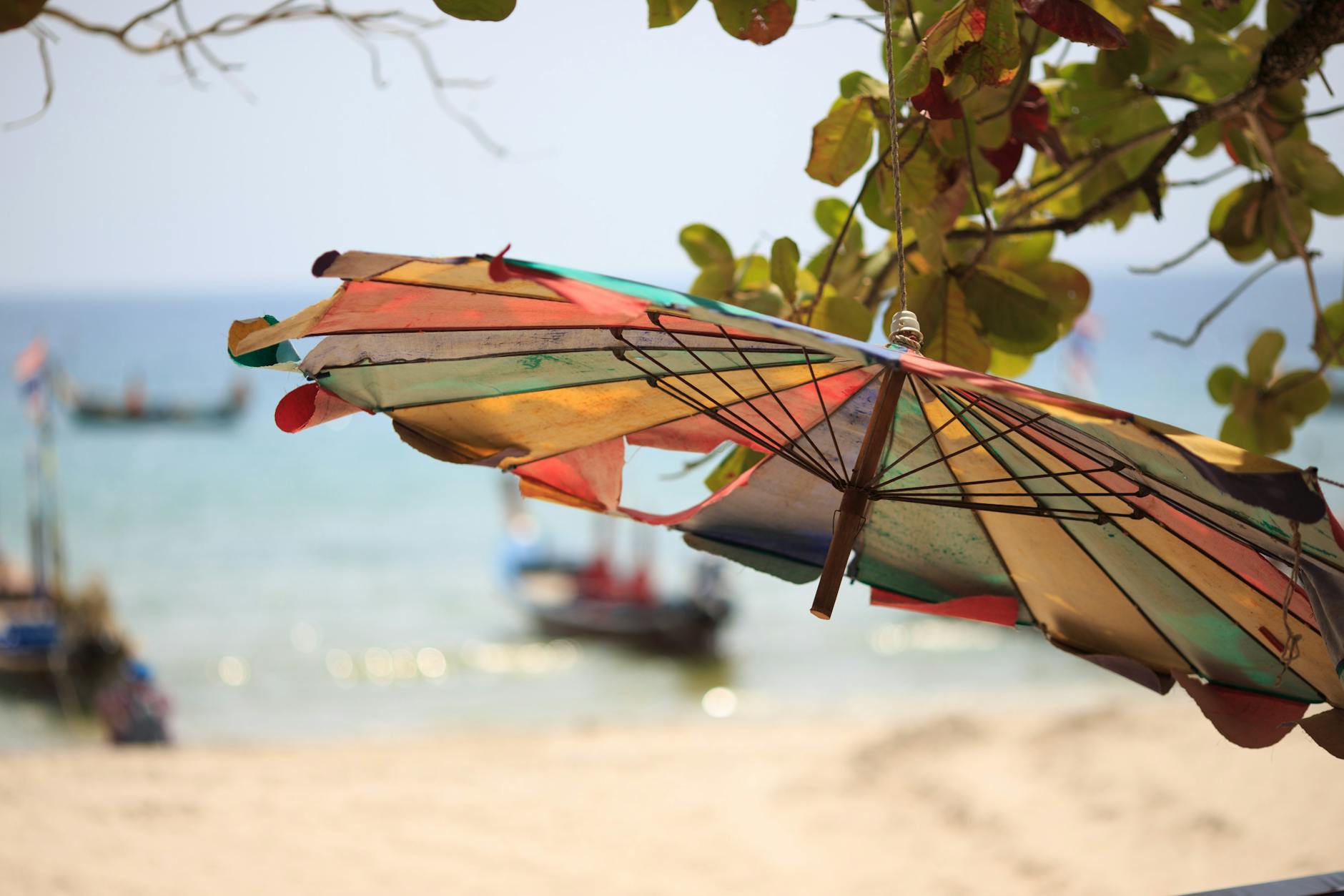 Beach umbrella and relaxation on a tropical beach — planning the perfect Key West vacation