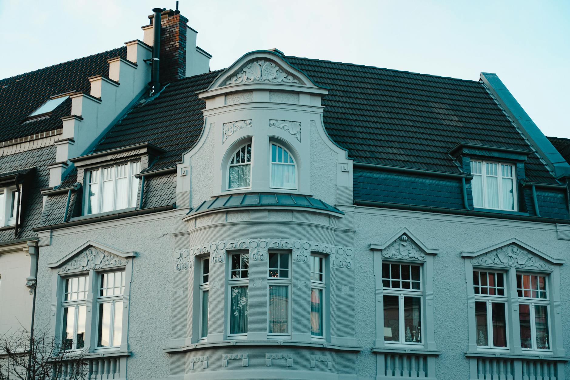 Victorian guesthouse architecture in Key West — historic inns and guesthouses where to stay in Key West