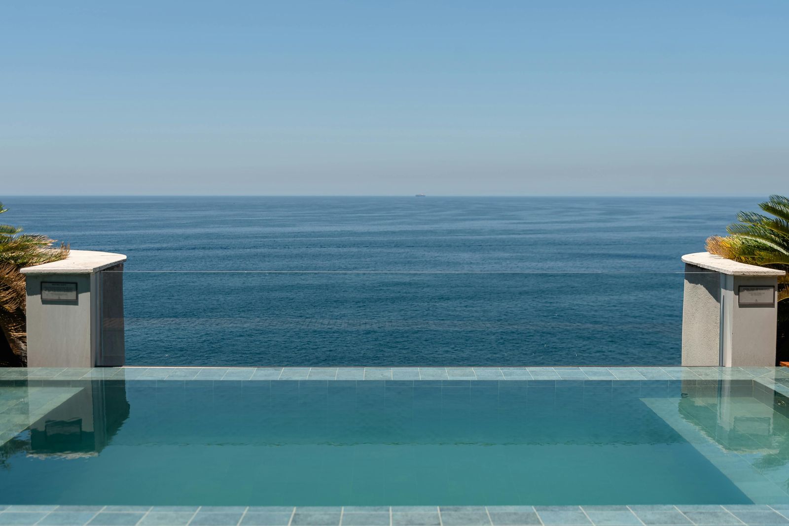 Key West luxury resorts infinity pool overlooking the ocean