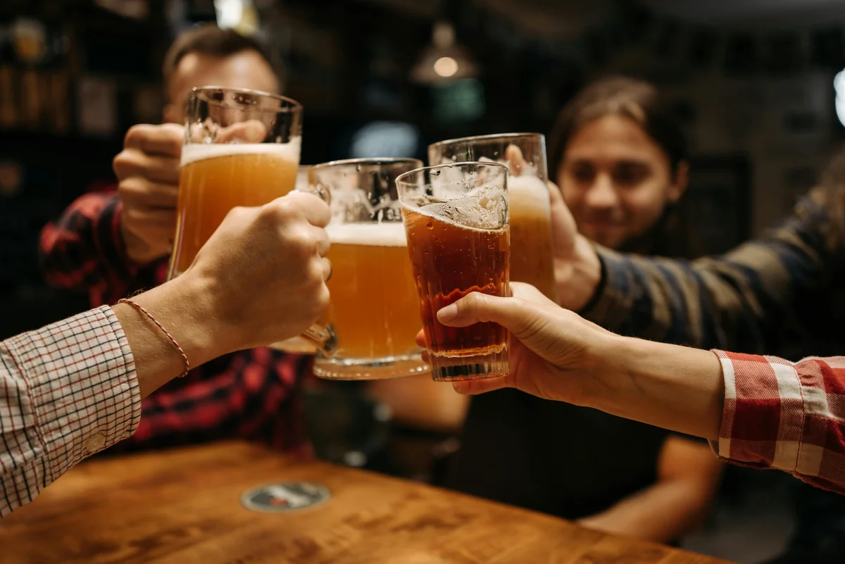 Friends toasting drinks on a Key West pub crawl
